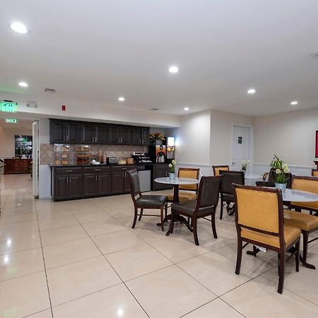 Red Roof Inn & Suites Уилсон Экстерьер фото