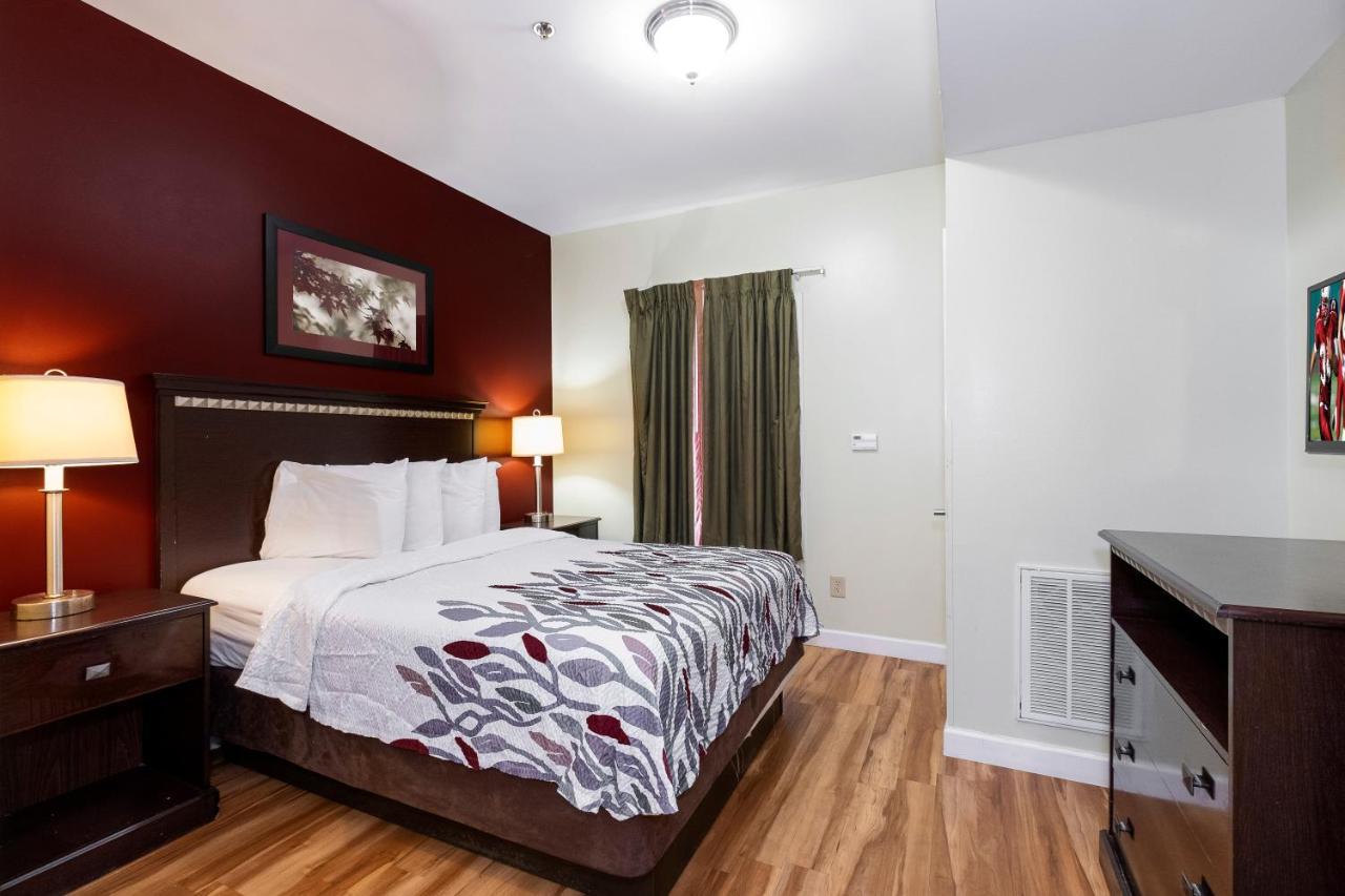 Red Roof Inn & Suites Уилсон Экстерьер фото