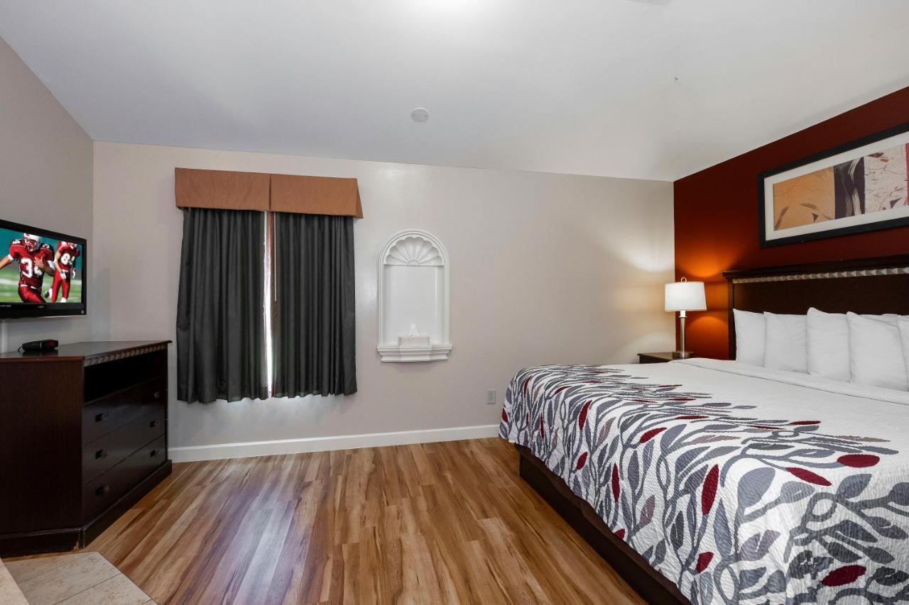 Red Roof Inn & Suites Уилсон Экстерьер фото