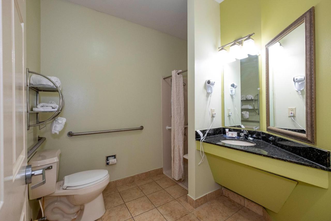 Red Roof Inn & Suites Уилсон Экстерьер фото