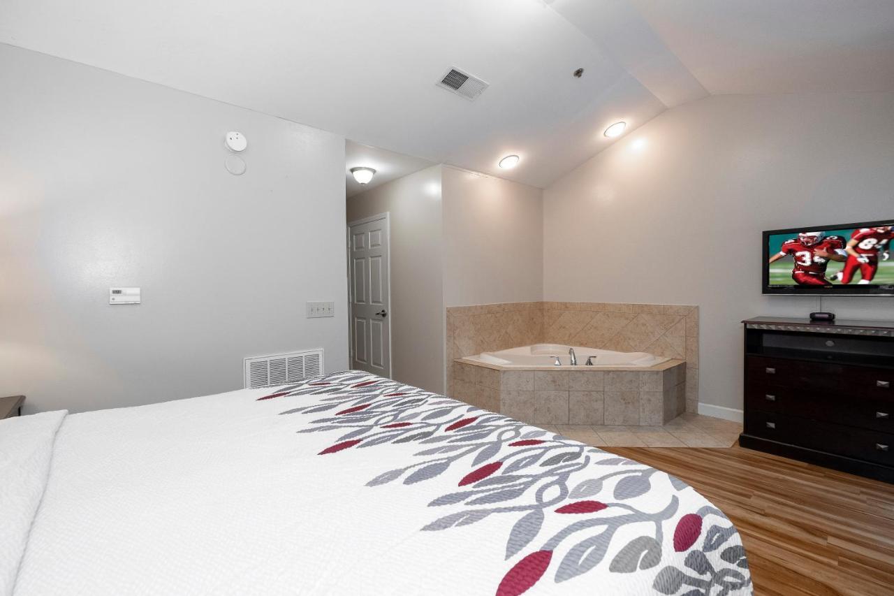 Red Roof Inn & Suites Уилсон Экстерьер фото
