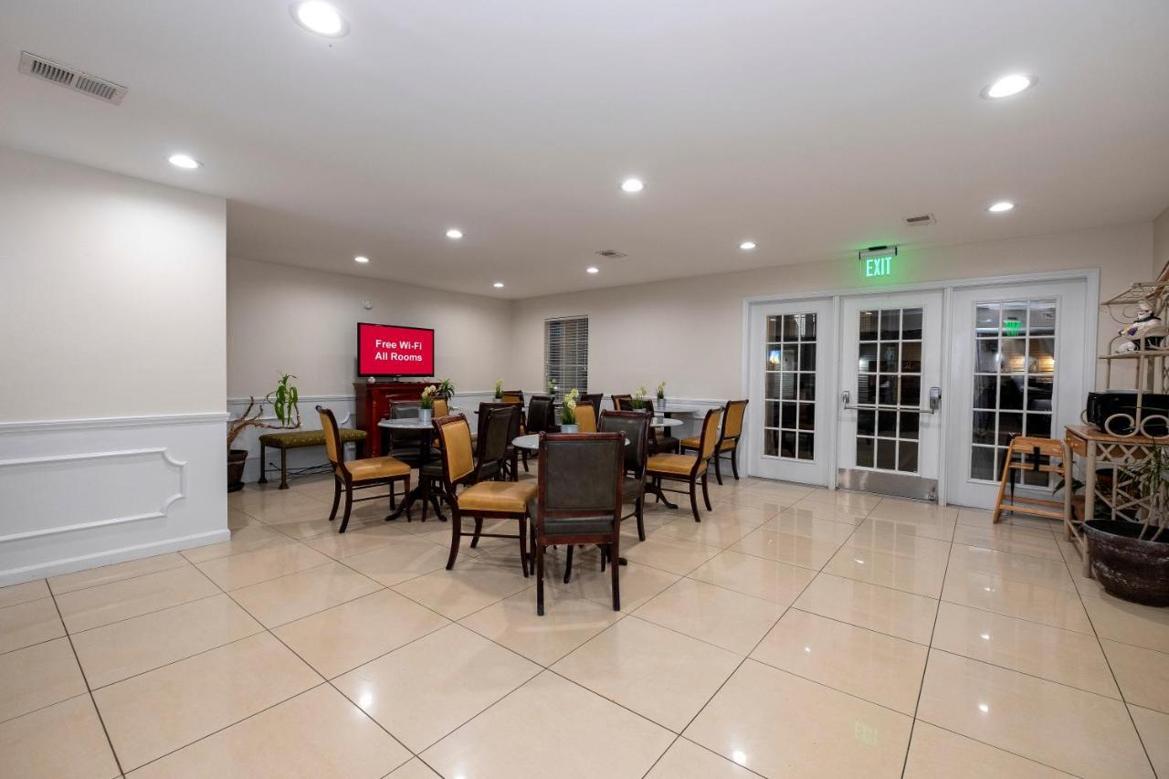 Red Roof Inn & Suites Уилсон Экстерьер фото