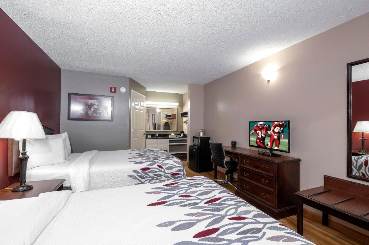Red Roof Inn & Suites Уилсон Экстерьер фото