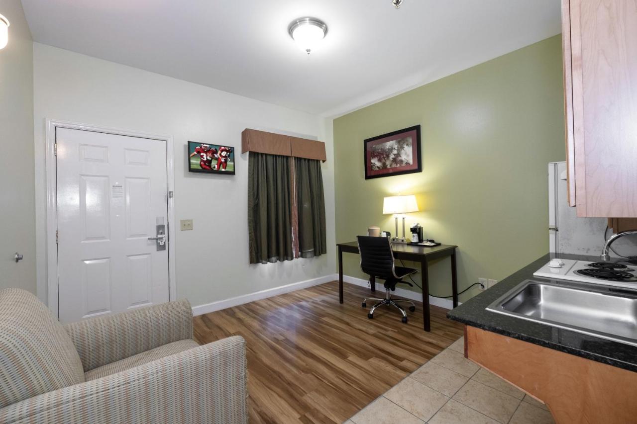 Red Roof Inn & Suites Уилсон Экстерьер фото