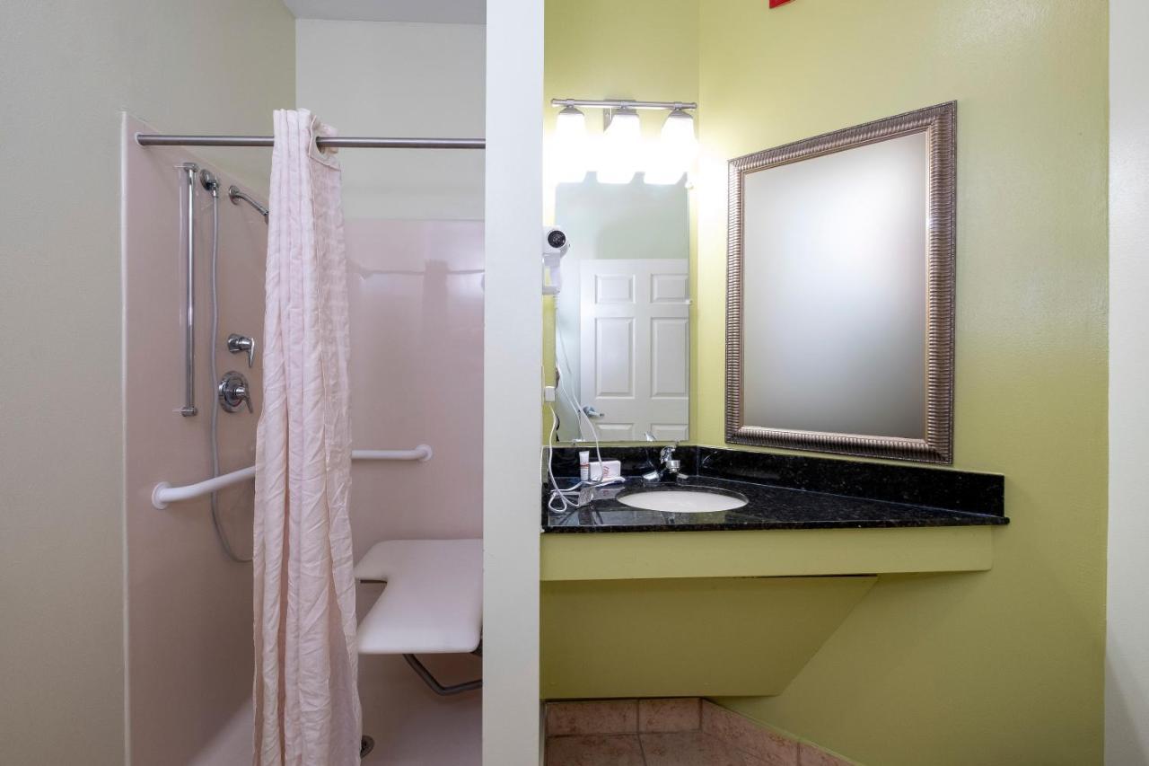 Red Roof Inn & Suites Уилсон Экстерьер фото