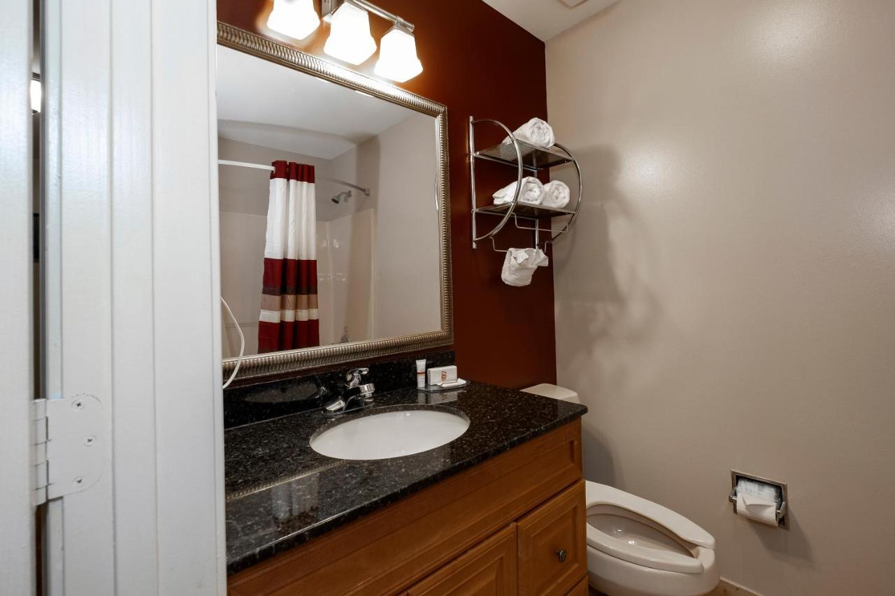 Red Roof Inn & Suites Уилсон Экстерьер фото