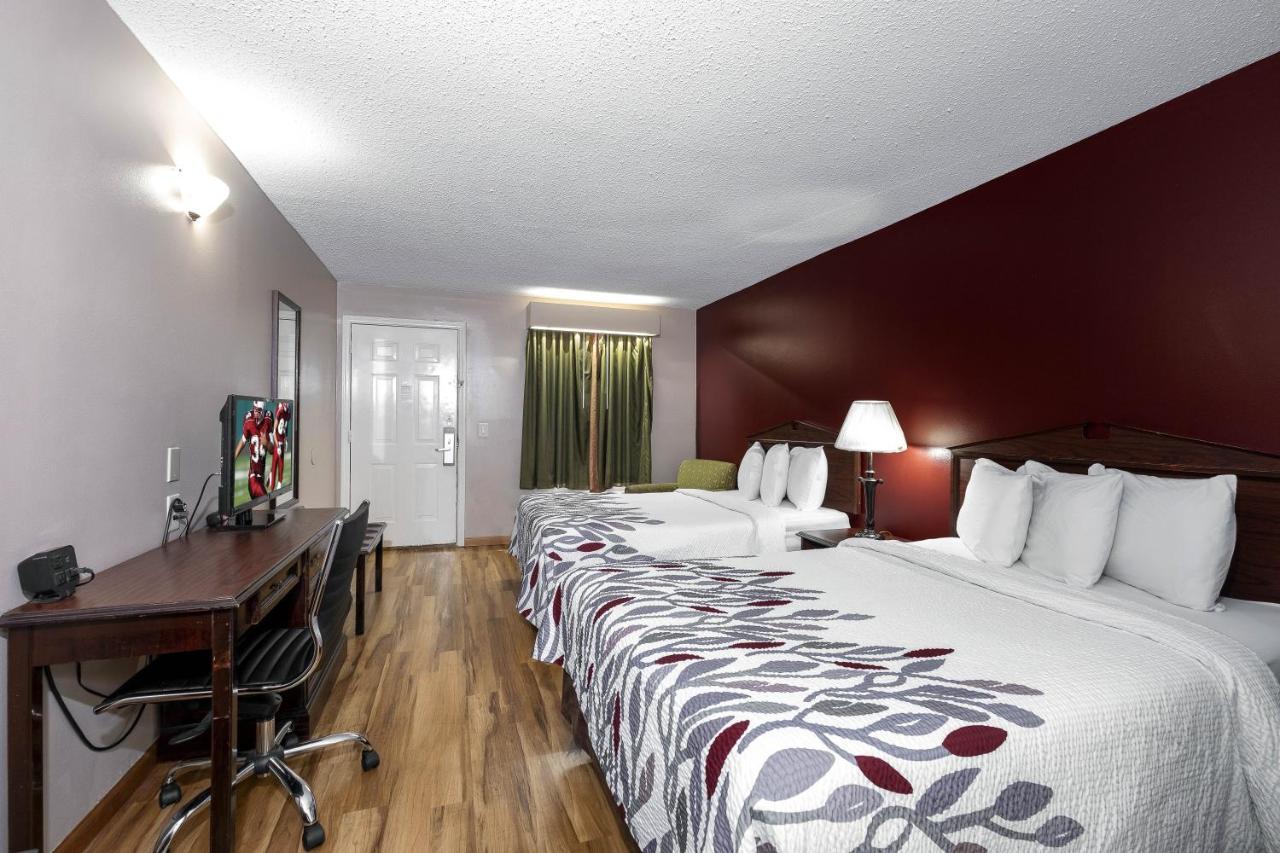 Red Roof Inn & Suites Уилсон Экстерьер фото