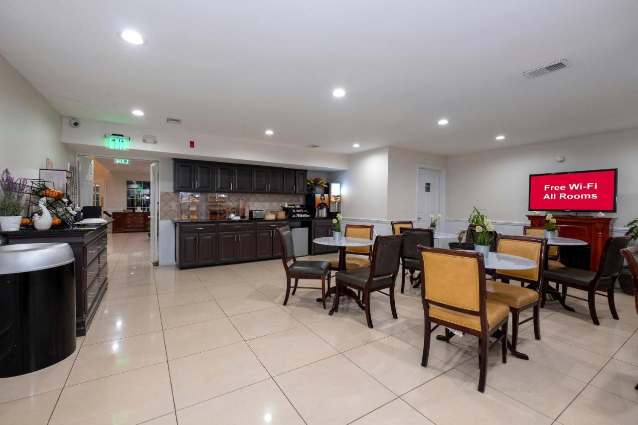 Red Roof Inn & Suites Уилсон Экстерьер фото