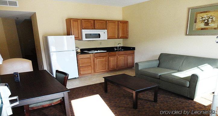 Red Roof Inn & Suites Уилсон Экстерьер фото