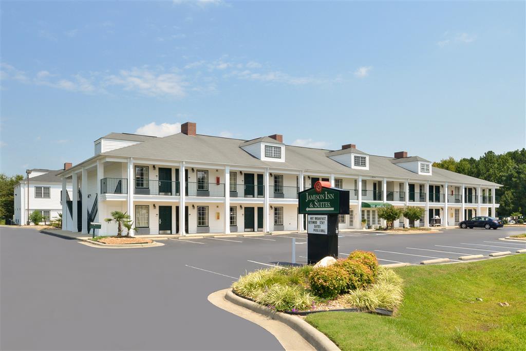 Red Roof Inn & Suites Уилсон Экстерьер фото