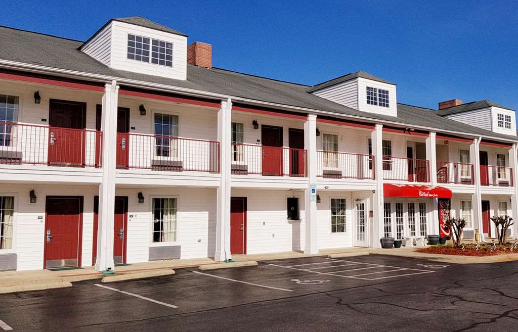 Red Roof Inn & Suites Уилсон Экстерьер фото