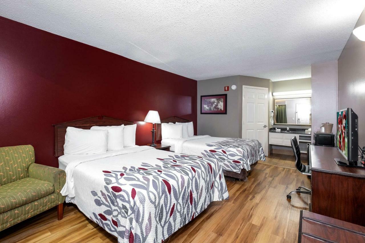 Red Roof Inn & Suites Уилсон Экстерьер фото